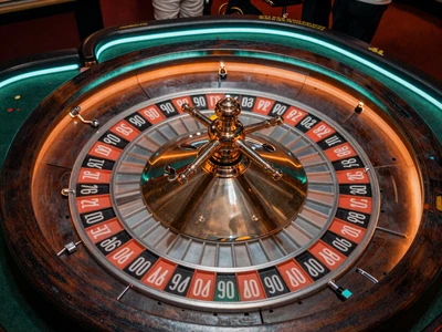 Drehendes Live-Roulette-Rad von oben - Live Casino mit echten Dealern bei Betsson